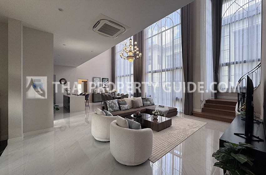 House with Shared Pool in Krung Thep Kritha 